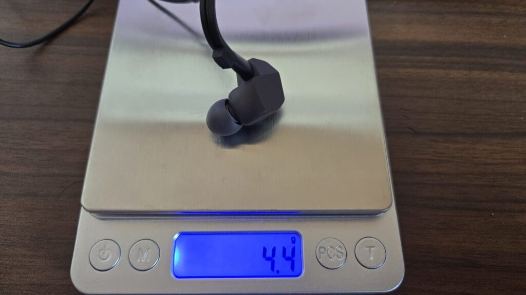 計量している様子②